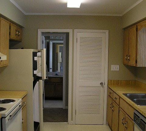 4th image of 33 Fenwood Ln