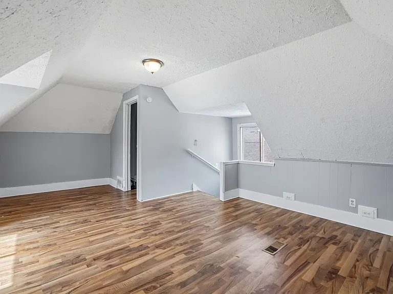 921 15th Street — Photo 17