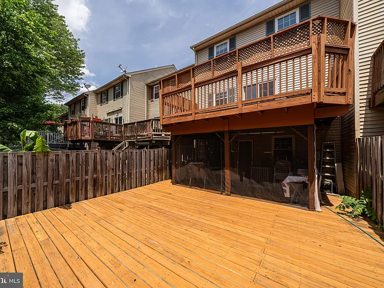 8593 Burlington Ct — Photo 32