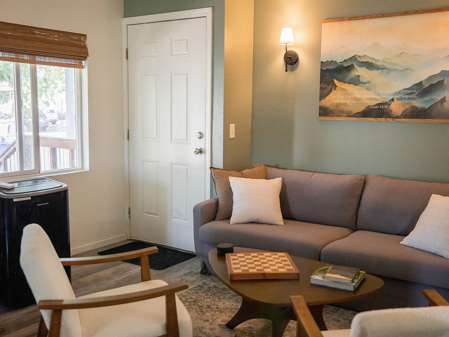 2 bed, 700 sqft, $1,500 — Photo 1