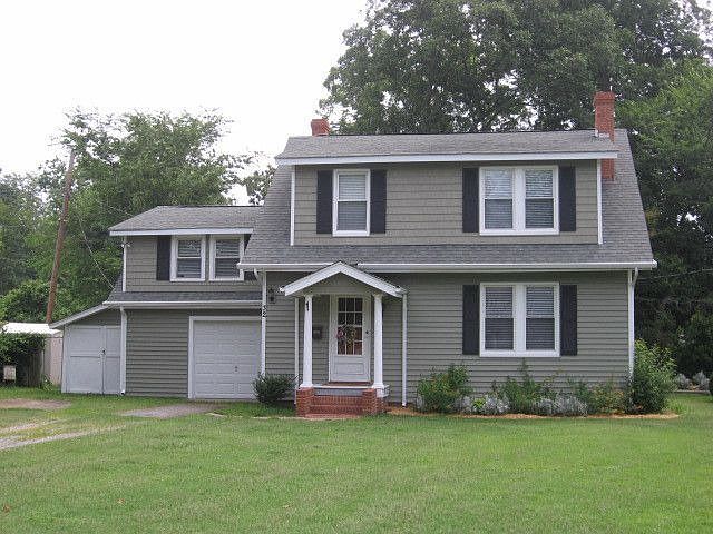 32 Hampton Roads Ave