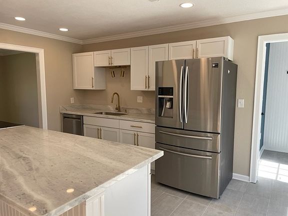 4th image of 1218 Highland Dr
