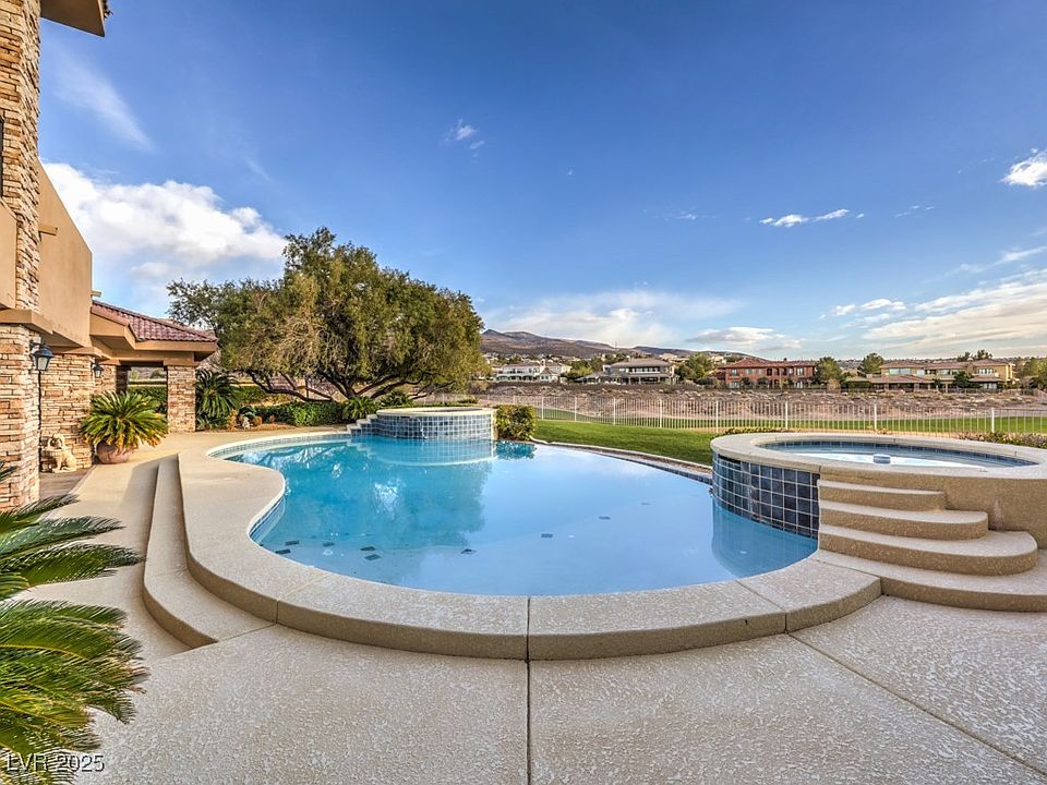 1st image of 5 Mountain Cove Ct