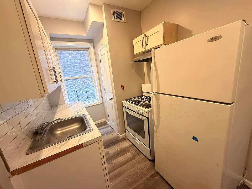 122 Wade St #3E