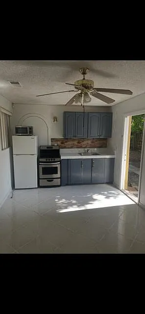 1 bed, 1.0 bath, 2053 sqft, $1,300 — Photo 1