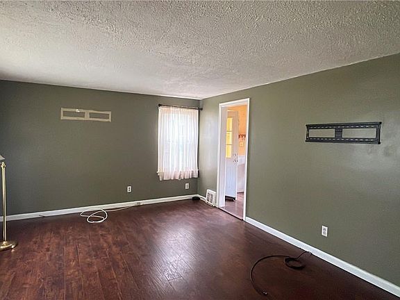 4th image of 389 Northwood Dr