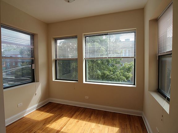 3rd image of 5003 N Sawyer Ave APT 2