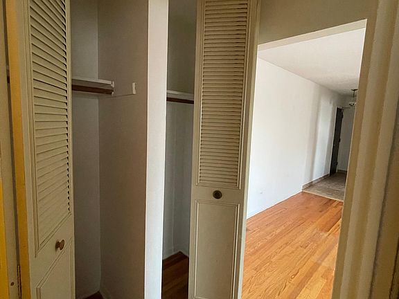 5th image of 6011 N Kenmore Ave APT 504