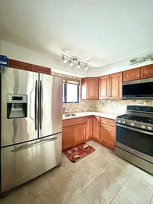 Rented by Luxian International Realty LLC | media 2