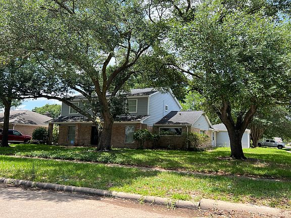 2nd image of 15702 Pine Mountain Dr