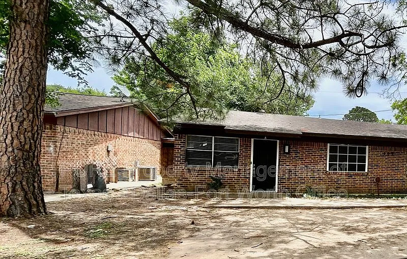 2 bed, 1.0 bath, 1270 sqft, $1,300 — Photo 3