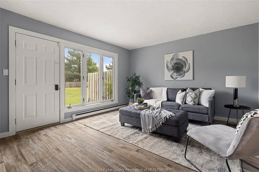 3 bed, 1.5 bath, $1,900 — Photo 2