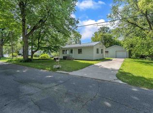 135 Lakeside Dr, Grass Lake, MI 49240
