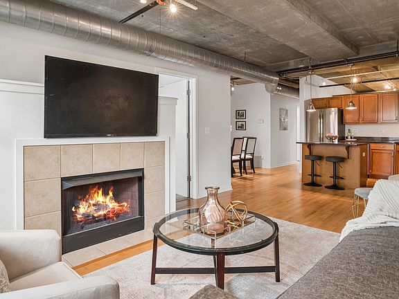 5th image of 1740 N Maplewood Ave APT 120