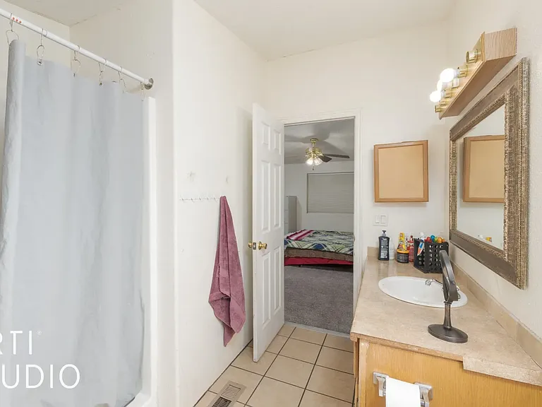 340 E Telegraph St — Photo 9