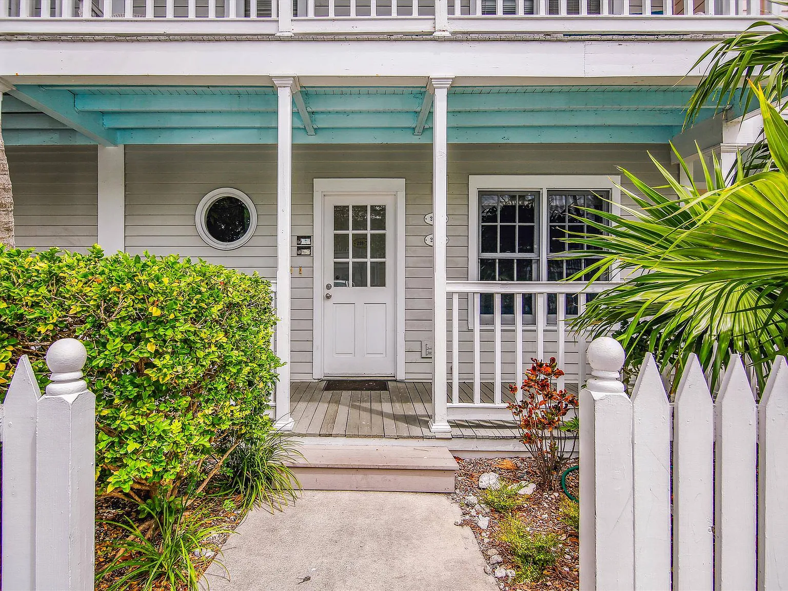 2 bed, 646 sqft, $3,900 — Photo 2