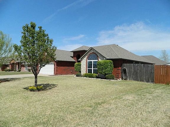 3rd image of 1109 Hershel Dr