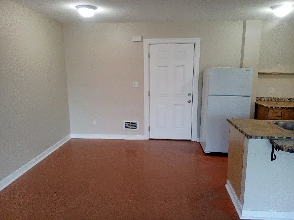 316 W 1st St #5 — Photo 3