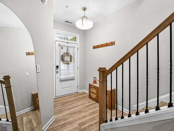 4th image of 195 Senna St