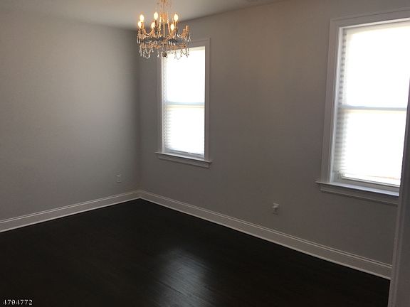 4th image of 389 Millburn Ave