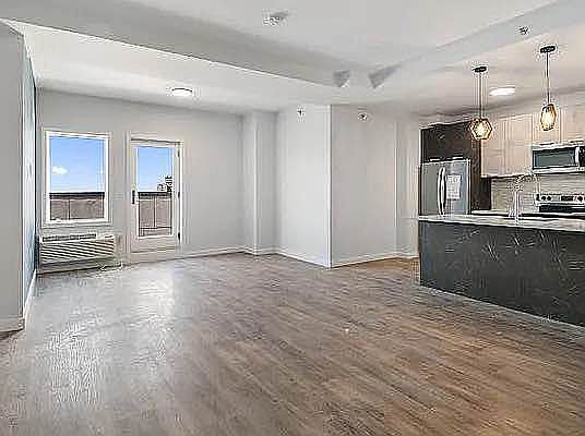 4th image of 2733 E 12th St Penthouse 1