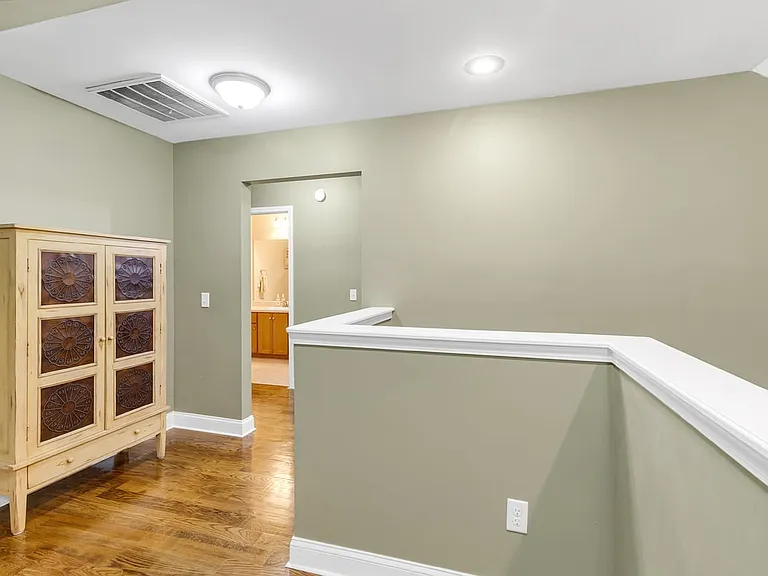 232 Cottonham Ct — Photo 49