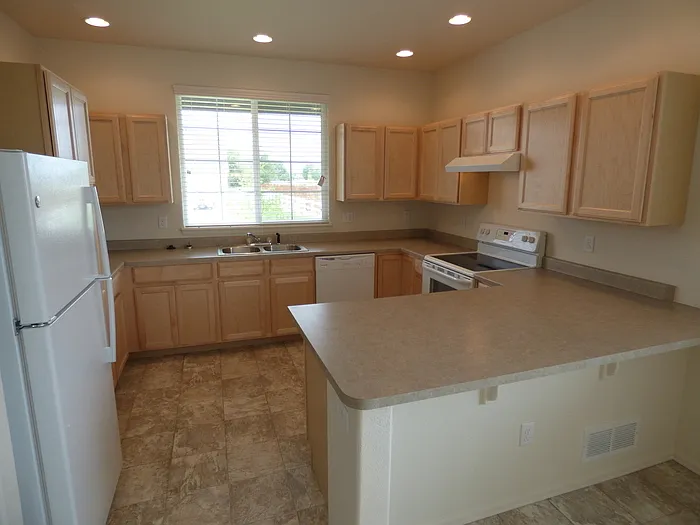753 Lakebrook Ct — Photo 3