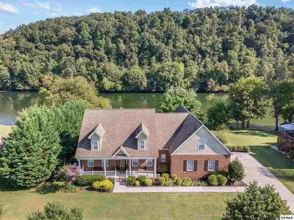 1415 River Run Cir, Sevierville, TN 37876