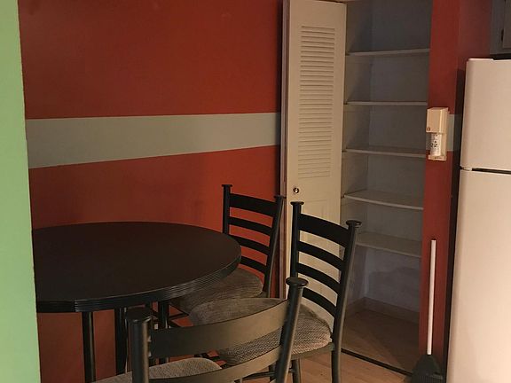 Eat-in Kitchen