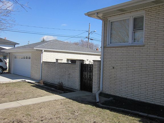 3rd image of 4840 W 105th Pl