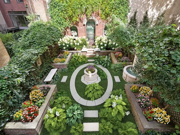 313 W 102nd St, New York, NY 10025