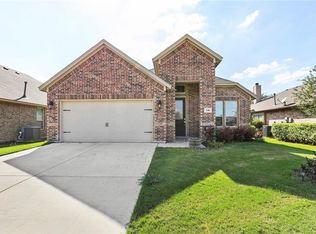 140 Spring Hollow Dr, Saginaw, TX 76131