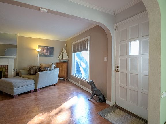 4th image of 436 E 79th Ter