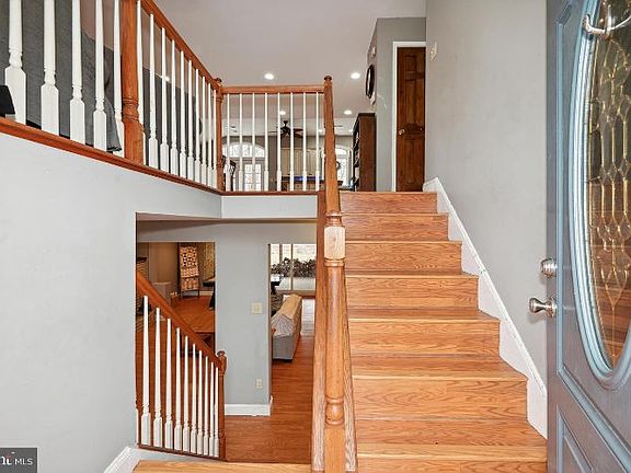 3rd image of 239 Maple Dr