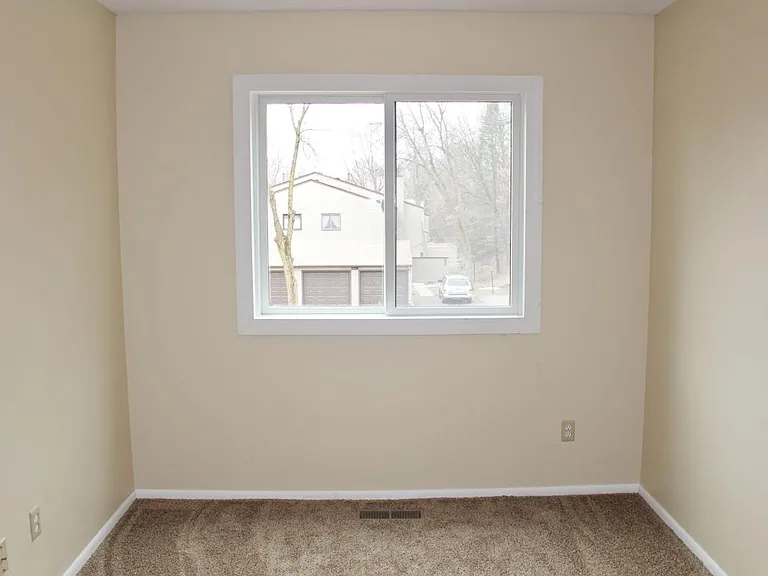 6352 Saint Johns Dr — Photo 14