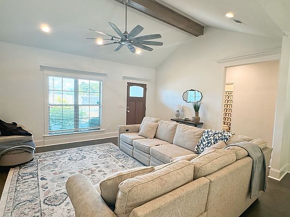 4th image of 348 Somers Ln