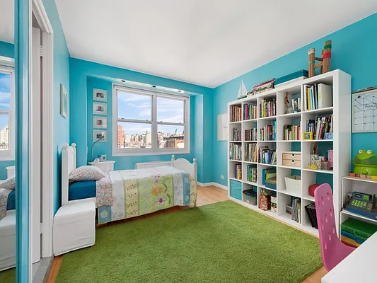 Sold by Sotheby's International Realty | media 35