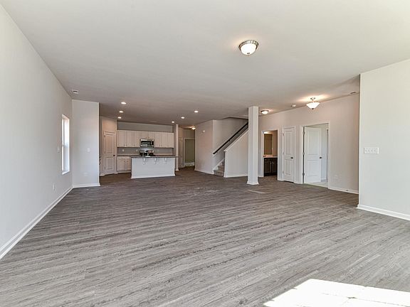 007 Family Room And Dining Room