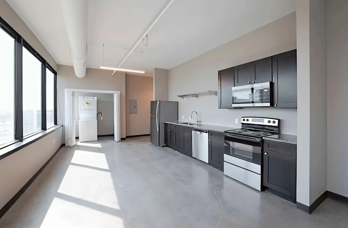 1651 Cumberland St — Photo 2
