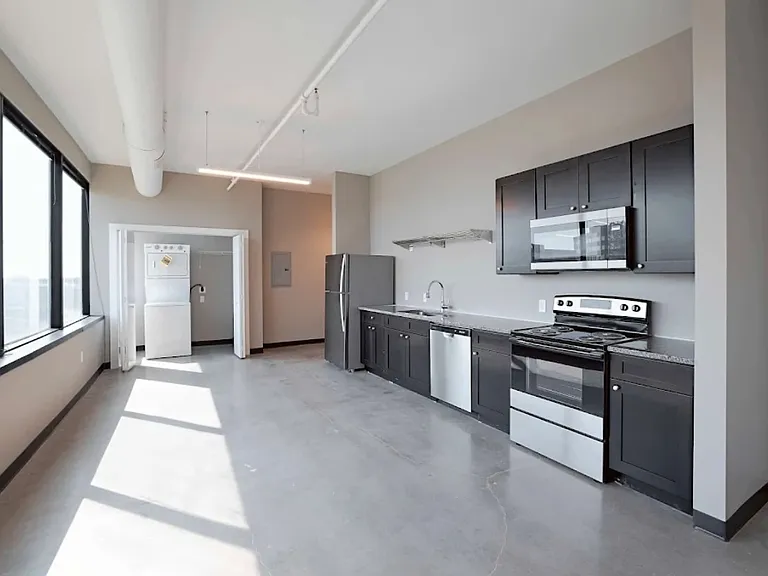 1651 Cumberland St — Photo 2
