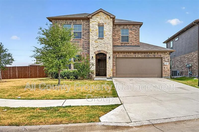 4 bed, 3.0 bath, 2366 sqft, $2,450 — Photo 1
