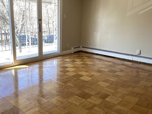 4th image of 920 Throggmorton Ave #5