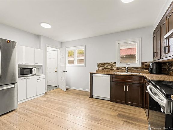 5th image of 5 Wildwood Ct