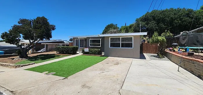 5904 Thorn St — Photo 2