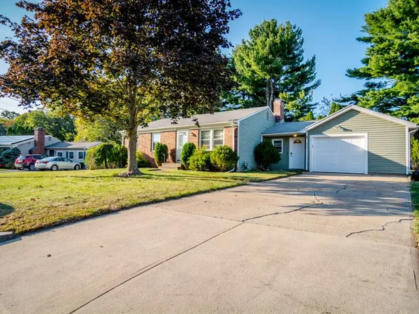 444 Knollwood Dr, Woonsocket, RI 02895