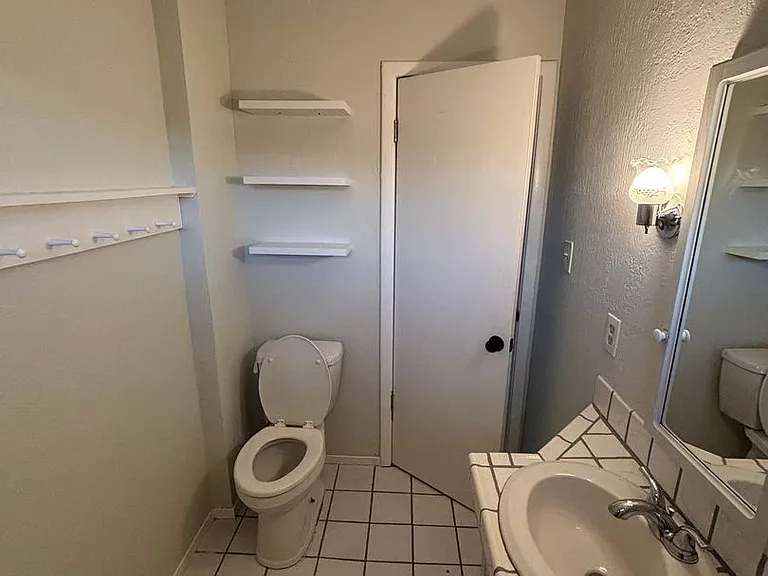 560 Landis Cir — Photo 11