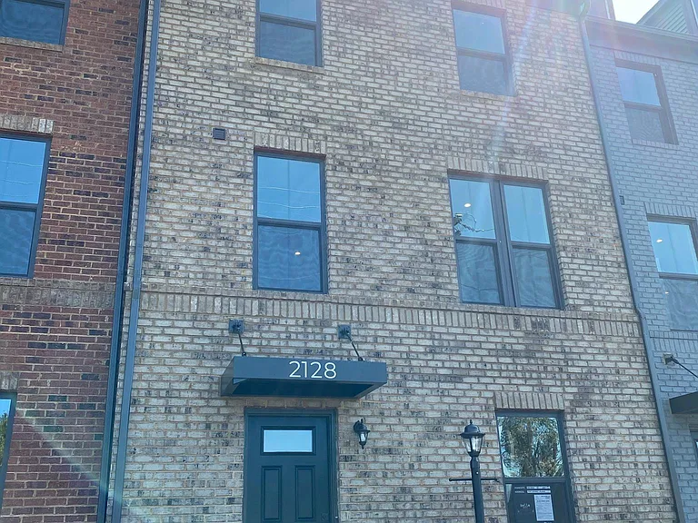 2128 Semmes Ave — Photo 2