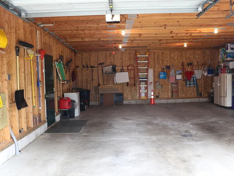221 Green Ave #LWR — Photo 17