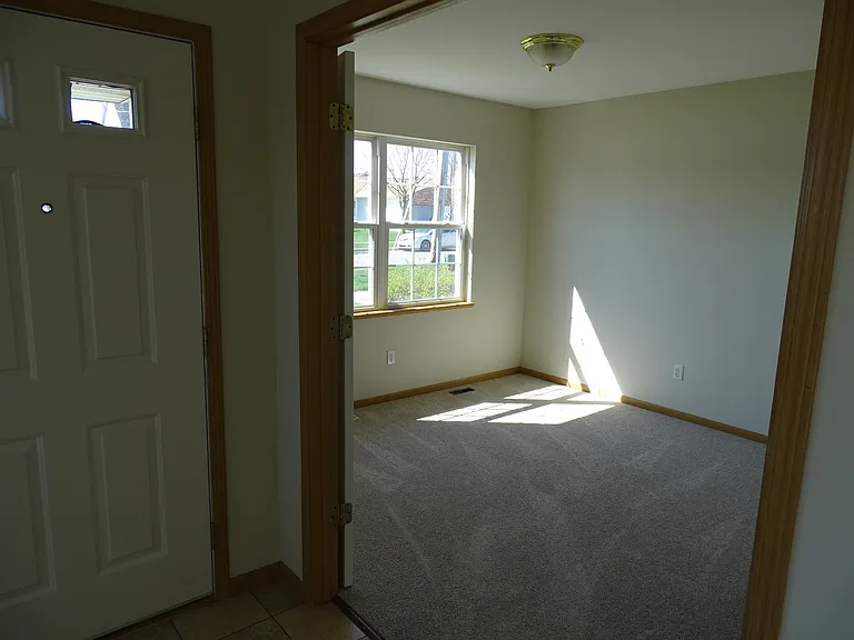 921 E Jefferson St — Photo 13