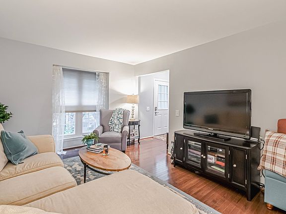 4th image of 10212 Sassafras Woods Ct